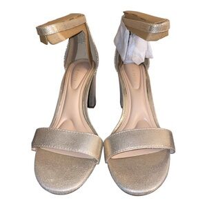 Kelly & Katie Women’s Sandal - 9 WIDE WIDTH